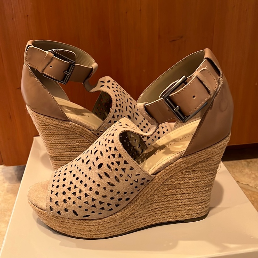 Marc Fisher “Hasina” wedge. Size 8 1-2.